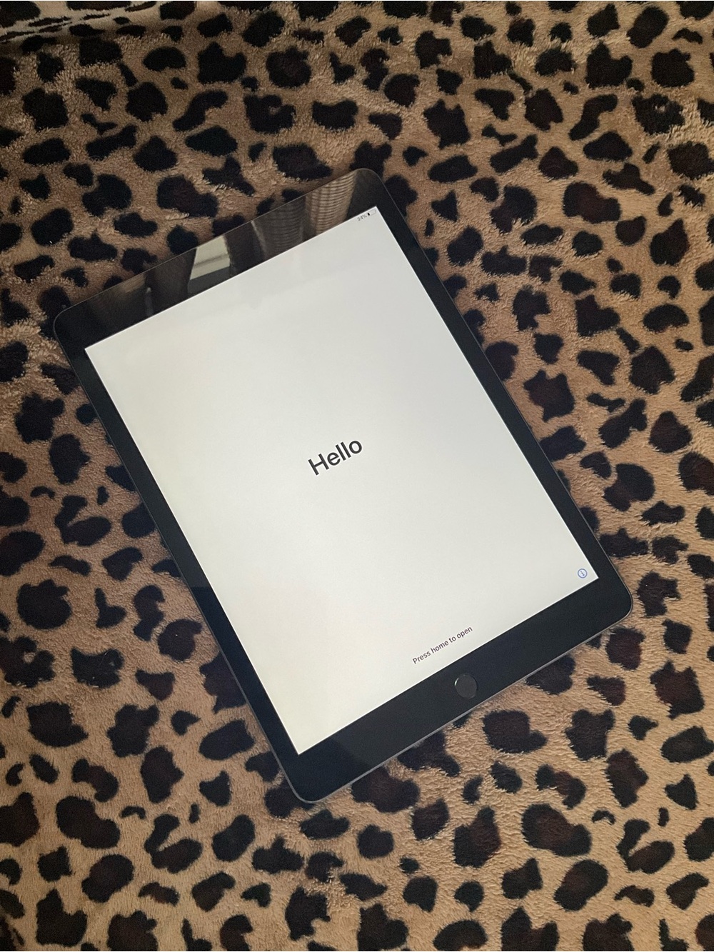 Apple iPad 7th Generation – 32GB Wi-Fi + Cellular